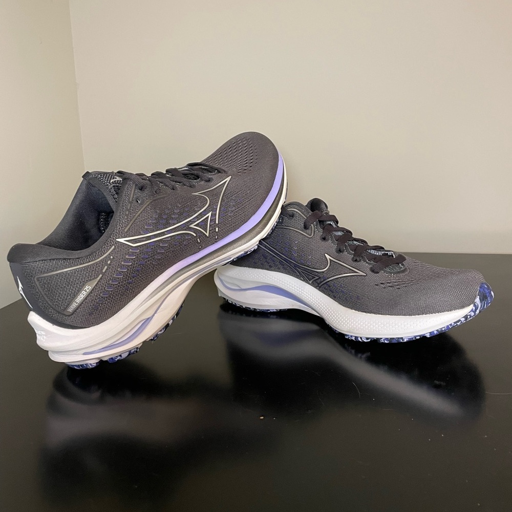 Mizuno Wave Rider 25, Size 7, Gray and Purple